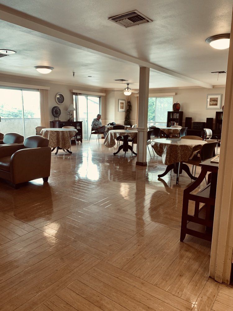 Crofton Manor Inn (UPDATED) Get Pricing, See 19 Photos & Read Reviews